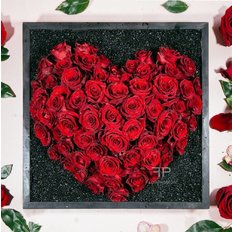 Send Luxury Valentines Gift Box to Milan | Red Roses Heart | Free Flower Delivery with FlorPassion